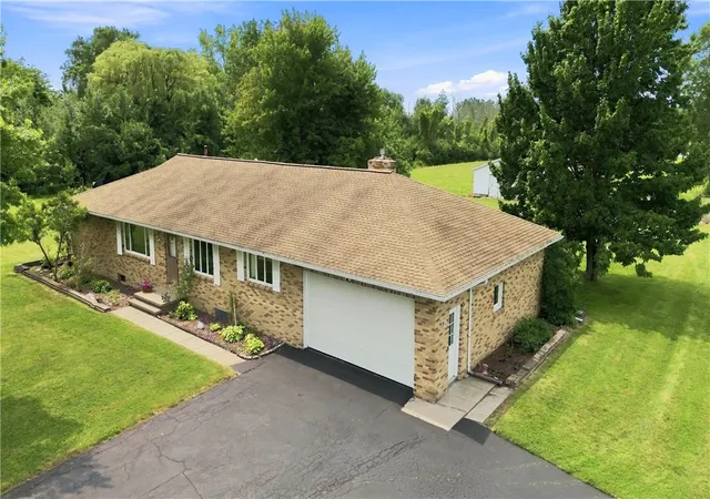 Photo 4 of Sale Pending at 1029 Manitou Rd, Hilton, NY 14468 | MLS# R1697299 | Listing updated on 2026-08-30