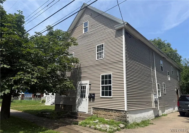 Photo 2 of Sale Pending at 2722 Monroe Ave, Niagara Falls, NY 14303 | MLS# B1702171 | Listing updated on 2026-08-18