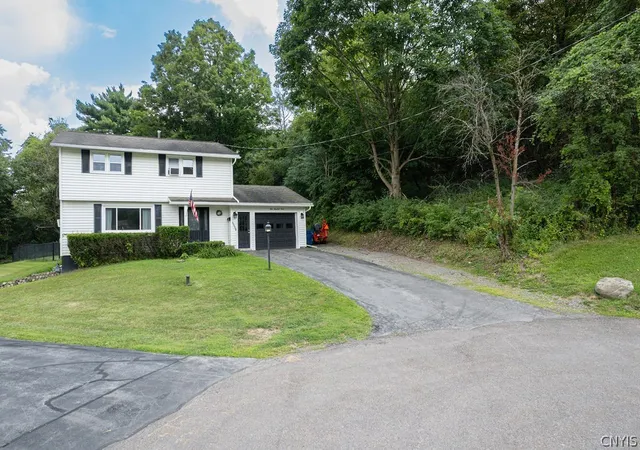 Photo 2 of Sale Pending at 103 Oakridge Cir, Syracuse, NY 13209 | MLS# S1702610 | Listing updated on 2026-09-11