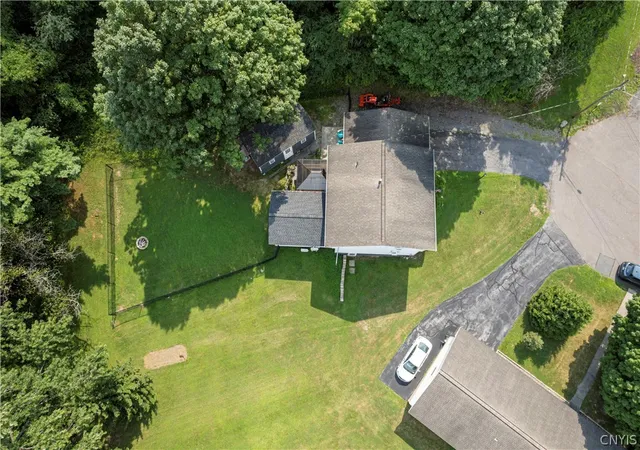 Photo 3 of Sale Pending at 103 Oakridge Cir, Syracuse, NY 13209 | MLS# S1702610 | Listing updated on 2026-09-11