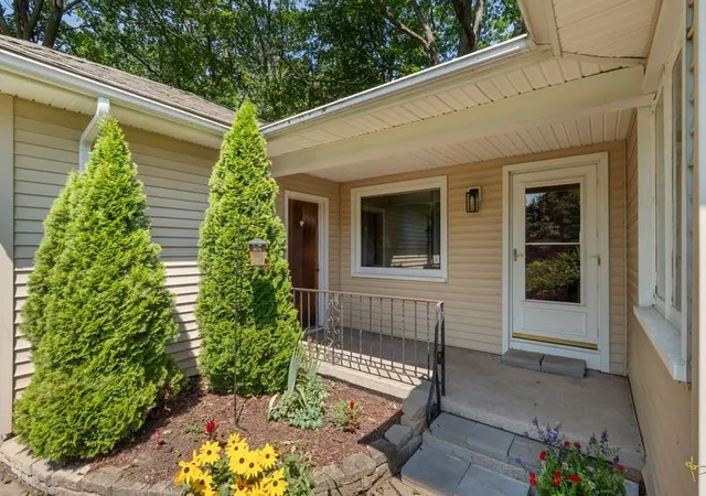 Photo 3 of Sale Pending at 55 Briar Ln, Rochester, NY 14622 | MLS# R1702673 | Listing updated on 2026-08-26