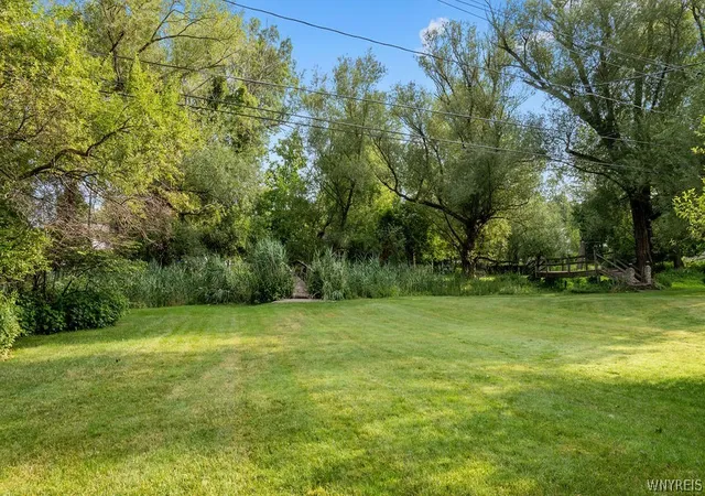Photo 3 of Sale Pending at 35 Lehn Springs Dr, Buffalo, NY 14221 | MLS# B1702488 | Listing updated on 2026-08-28