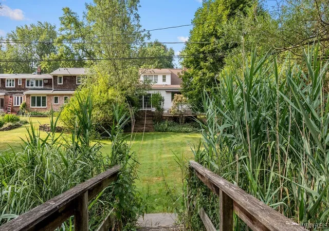 Photo 4 of Sale Pending at 35 Lehn Springs Dr, Buffalo, NY 14221 | MLS# B1702488 | Listing updated on 2026-08-28