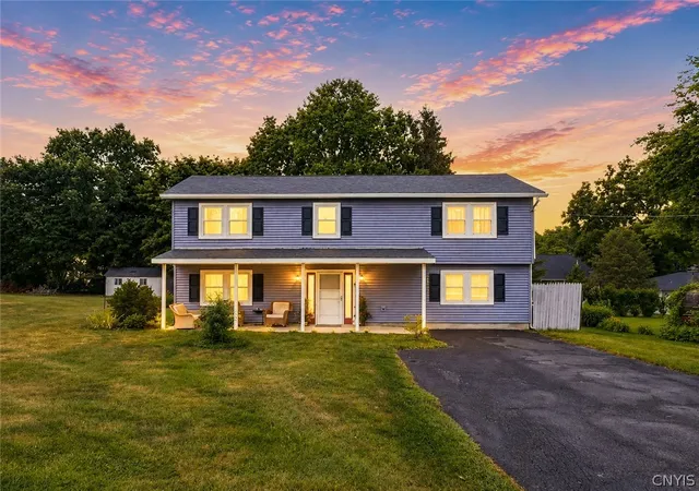 Photo 1 of Single family home for sale at 4 Comstock Rd, Baldwinsville, NY 13027 | MLS# S1702473 | Listing updated on 2026-09-01