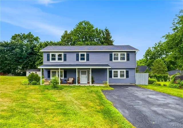 Photo 2 of Single family home for sale at 4 Comstock Rd, Baldwinsville, NY 13027 | MLS# S1702473 | Listing updated on 2026-09-01