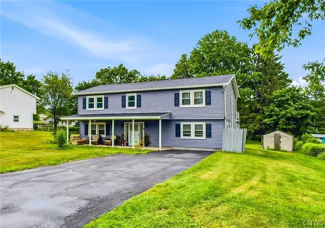 Photo 3 of Single family home for sale at 4 Comstock Rd, Baldwinsville, NY 13027 | MLS# S1702473 | Listing updated on 2026-09-01