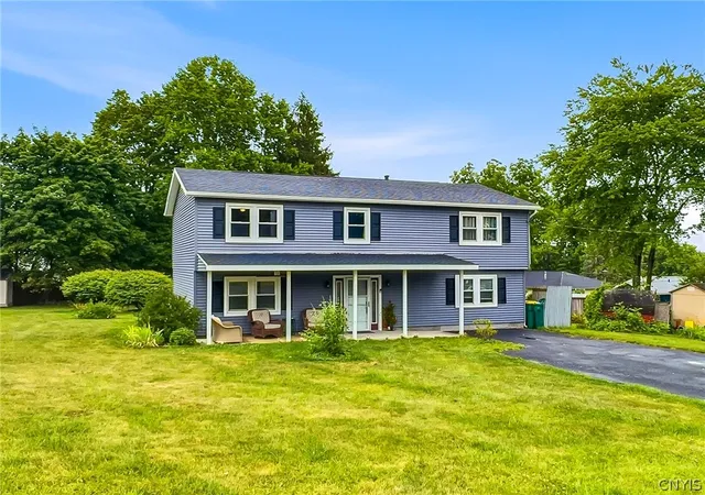 Photo 3 of Single family home for sale at 4 Comstock Rd, Baldwinsville, NY 13027 | MLS# S1702473 | Listing updated on 2026-09-01