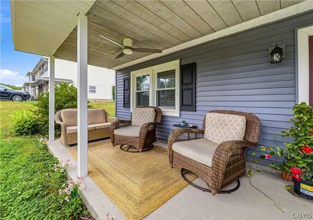 Photo 4 of Single family home for sale at 4 Comstock Rd, Baldwinsville, NY 13027 | MLS# S1702473 | Listing updated on 2026-09-01