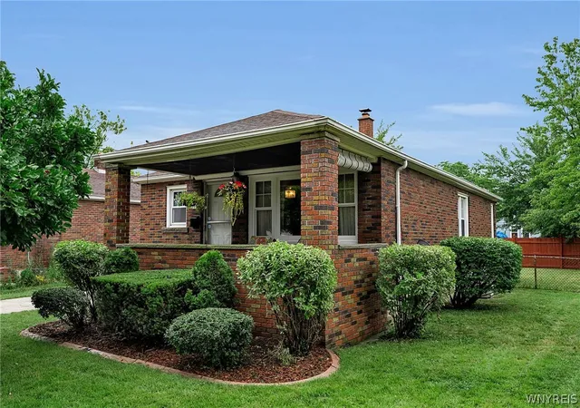 Photo 1 of Sale Pending at 2789 Orleans Ave, Niagara Falls, NY 14303 | MLS# B1702720 | Listing updated on 2026-08-04