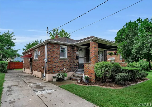Photo 2 of Sale Pending at 2789 Orleans Ave, Niagara Falls, NY 14303 | MLS# B1702720 | Listing updated on 2026-08-04