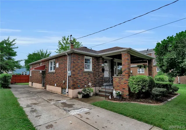 Photo 3 of Sale Pending at 2789 Orleans Ave, Niagara Falls, NY 14303 | MLS# B1702720 | Listing updated on 2026-08-04
