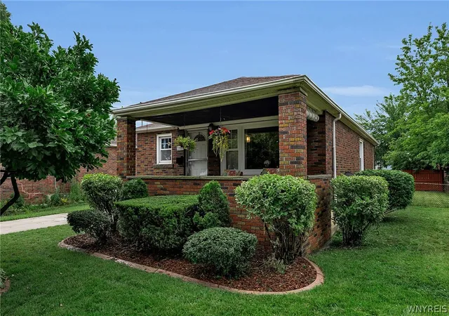 Photo 3 of Sale Pending at 2789 Orleans Ave, Niagara Falls, NY 14303 | MLS# B1702720 | Listing updated on 2026-08-04