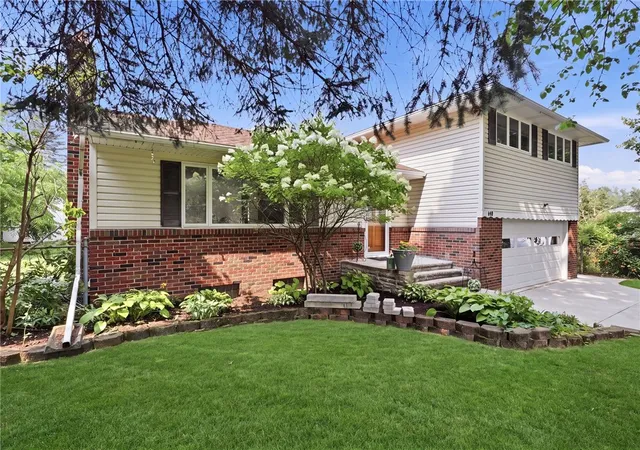 Photo 3 of Sale Pending at 110 Highview Dr, Rochester, NY 14609 | MLS# R1702474 | Listing updated on 2026-08-08