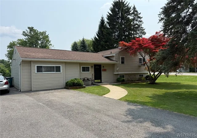Photo 1 of Single family home for sale at 1721 Sweeney St, North Tonawanda, NY 14120 | MLS# B1702417 | Listing updated on 2026-09-18