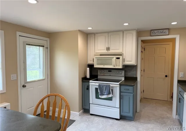 Photo 3 of Single family home for sale at 1721 Sweeney St, North Tonawanda, NY 14120 | MLS# B1702417 | Listing updated on 2026-09-18