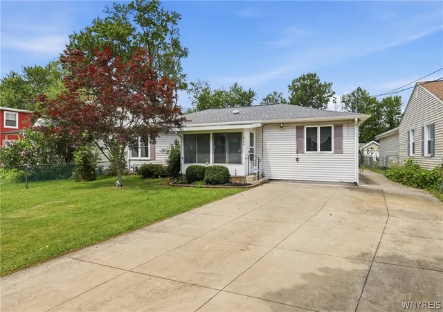 Photo 2 of Sale Pending at 500 E Stenzil St, North Tonawanda, NY 14120 | MLS# B1702814 | Listing updated on 2026-08-18