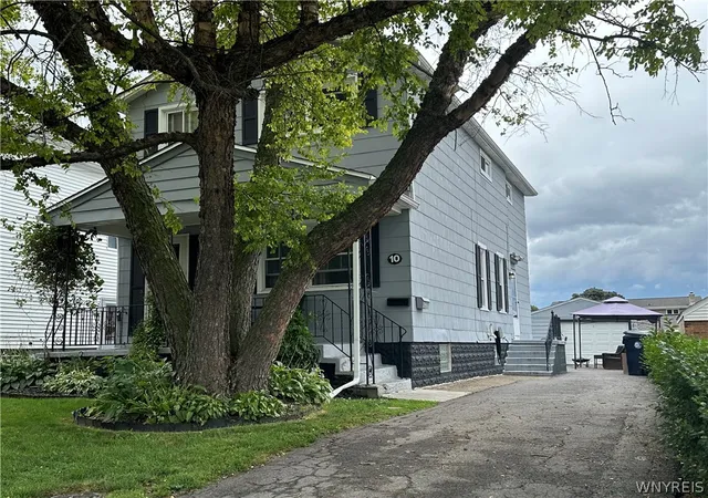 Photo 2 of Sale Pending at 10 Orchard Pl, Lackawanna, NY 14218 | MLS# B1702778 | Listing updated on 2026-08-27