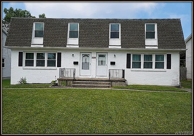 Photo 1 of Sale Pending at 204 Glenhaven Dr, Buffalo, NY 14228 | MLS# B1702799 | Listing updated on 2026-08-11