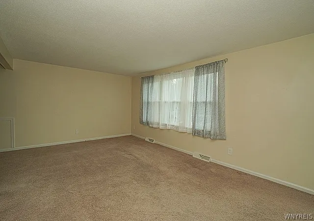 Listing Photo 4 - Condo for sale in building located at 204 Glenhaven Dr, Buffalo, NY 14228