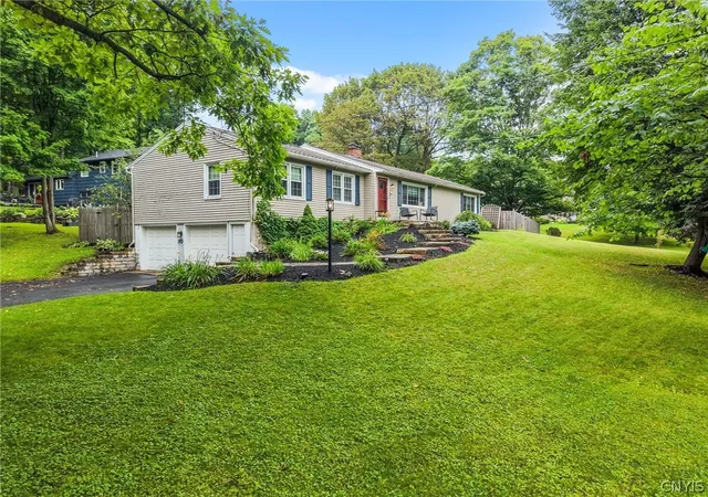 Photo 3 of Sale Pending at 10 Bishop Dr, Fayetteville, NY 13066 | MLS# S1702060 | Listing updated on 2026-09-13
