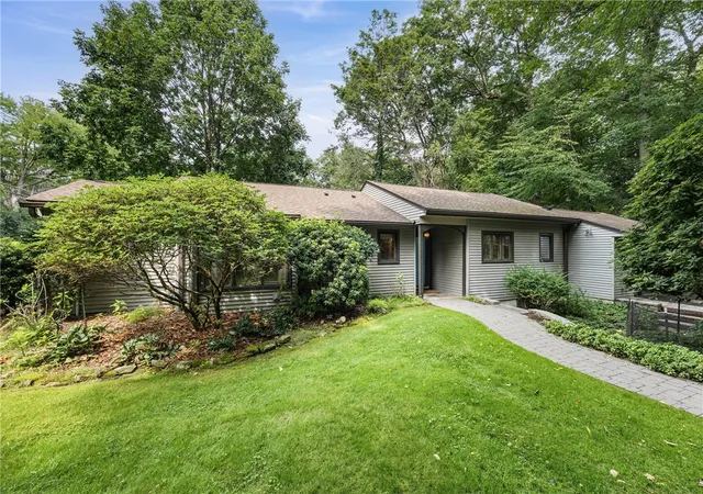 Photo 3 of Sale Pending at 354 Oakridge Dr, Rochester, NY 14617 | MLS# R1692593 | Listing updated on 2026-09-04