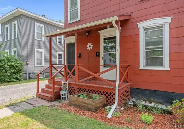 Photo 2 of Sale Pending at 229 W Ellis St, East Syracuse, NY 13057 | MLS# S1701921 | Listing updated on 2026-09-09