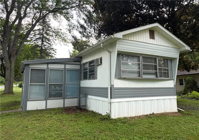 Photo 1 of Manufactured home for sale at 15 Lakewood Village, Medina, NY 14103 | MLS# R1702828 | Listing updated on 2026-09-08