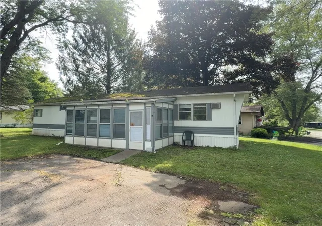 Photo 2 of Manufactured home for sale at 15 Lakewood Village, Medina, NY 14103 | MLS# R1702828 | Listing updated on 2026-09-08