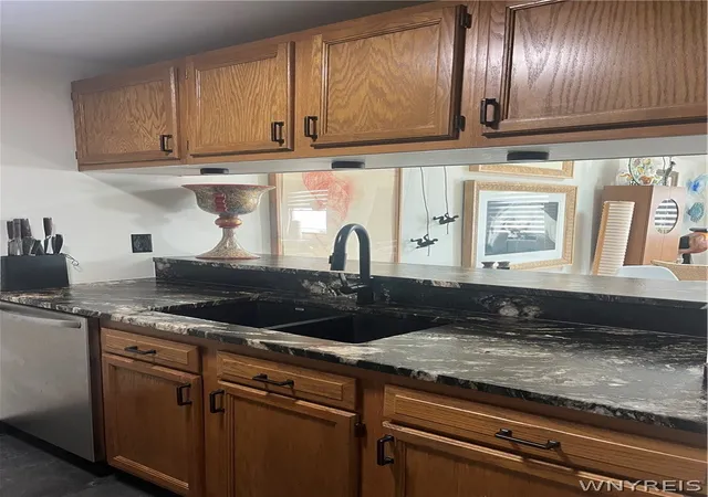 Photo 3 of Sale Pending at 4785 Chestnut Ridge Rd #6, Buffalo, NY 14228 | MLS# B1702900 | Listing updated on 2026-08-13