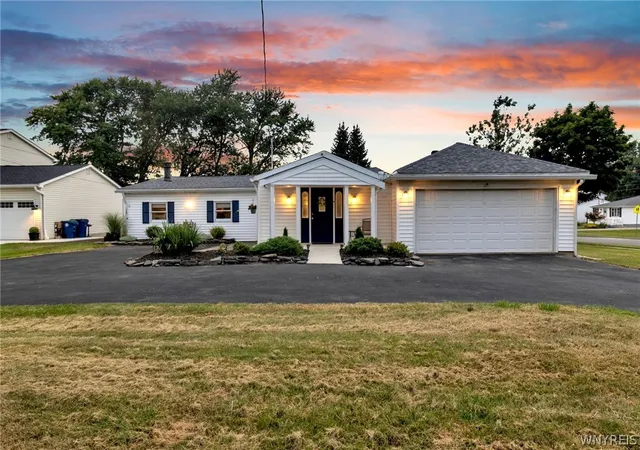 Photo 1 of Sale Pending at 256 Country Pkwy, Buffalo, NY 14221 | MLS# B1702667 | Listing updated on 2026-08-06