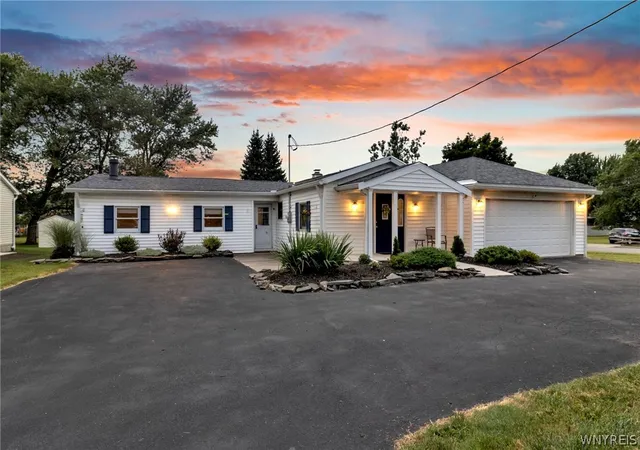Photo 2 of Sale Pending at 256 Country Pkwy, Buffalo, NY 14221 | MLS# B1702667 | Listing updated on 2026-08-06