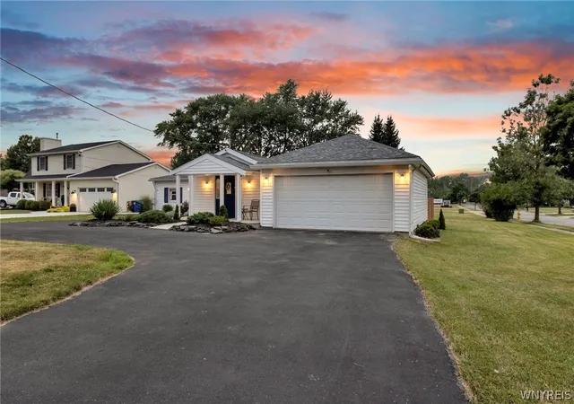 Photo 3 of Sale Pending at 256 Country Pkwy, Buffalo, NY 14221 | MLS# B1702667 | Listing updated on 2026-08-06