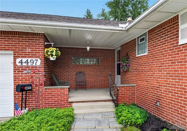 Photo 2 of Sale Pending at 4497 Gentwood Dr, Buffalo, NY 14221 | MLS# B1702936 | Listing updated on 2026-08-08