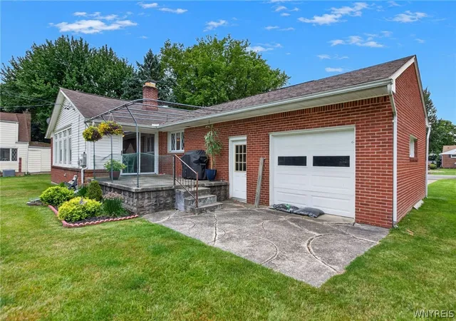 Photo 3 of Sale Pending at 4497 Gentwood Dr, Buffalo, NY 14221 | MLS# B1702936 | Listing updated on 2026-08-08