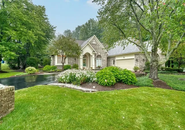 Photo 1 of Sale Pending at 10 Cathedral Oaks, Fairport, NY 14450 | MLS# R1698308 | Listing updated on 2026-09-01