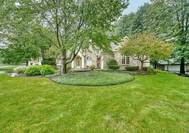 Photo 2 of Sale Pending at 10 Cathedral Oaks, Fairport, NY 14450 | MLS# R1698308 | Listing updated on 2026-09-01