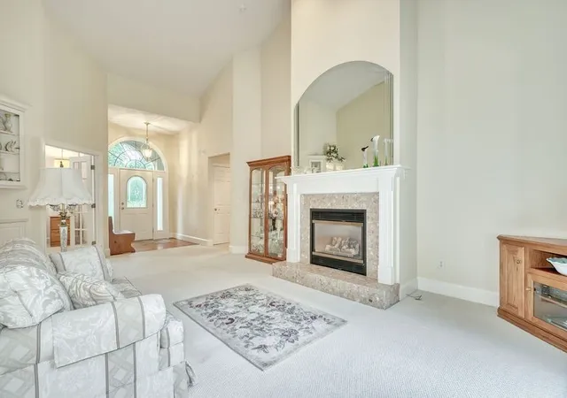 Photo 3 of Sale Pending at 10 Cathedral Oaks, Fairport, NY 14450 | MLS# R1698308 | Listing updated on 2026-09-01