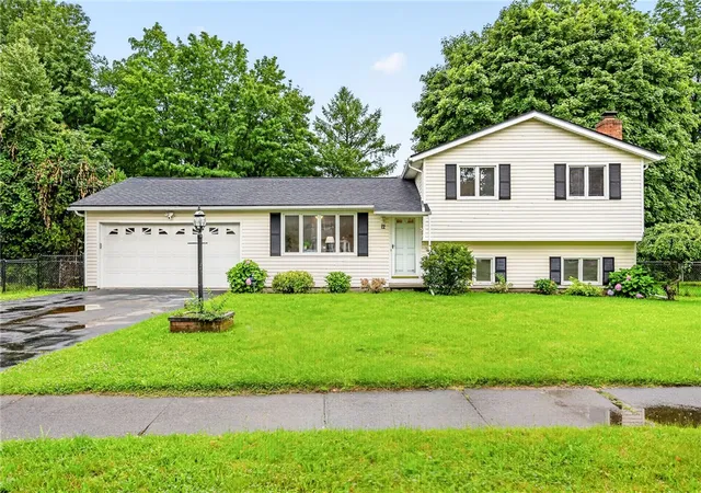 Photo 1 of Sale Pending at 12 Teresa Cir, Rochester, NY 14624 | MLS# R1702087 | Listing updated on 2026-08-05