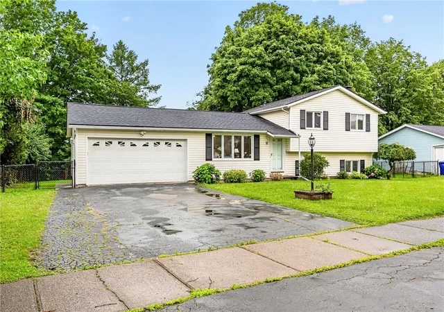 Photo 2 of Sale Pending at 12 Teresa Cir, Rochester, NY 14624 | MLS# R1702087 | Listing updated on 2026-08-05