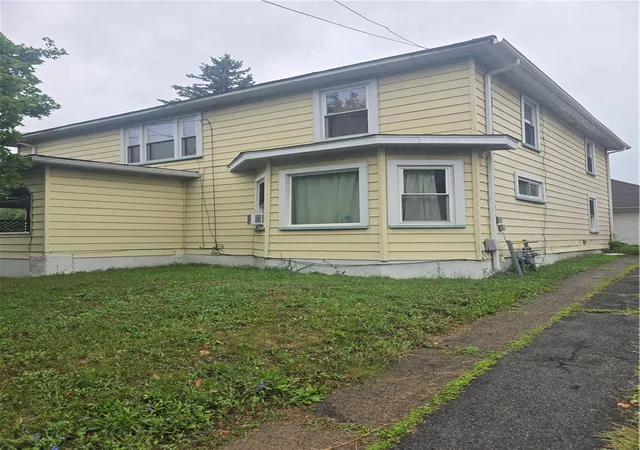 Photo 2 of Single family home for sale at 350 E Center St, Elmira, NY 14901 | MLS# R1702617 | Listing updated on 2026-09-08