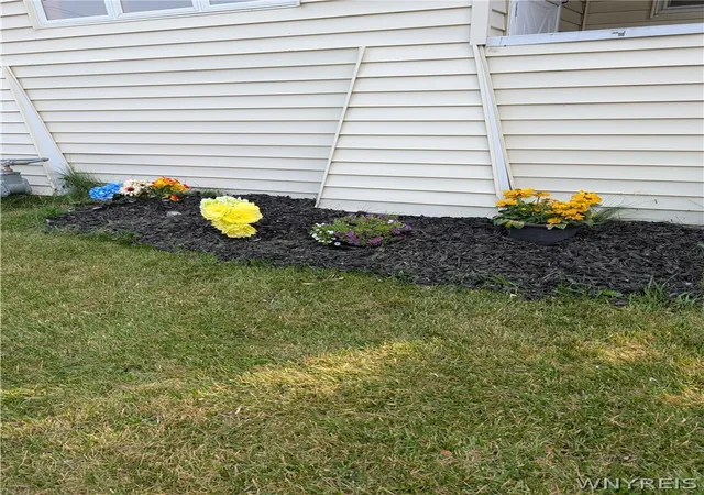 Photo 2 of Single family home for sale at 33 Argus St, Buffalo, NY 14207 | MLS# B1703035 | Listing updated on 2026-08-17