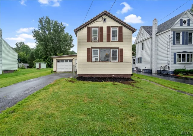 Photo 1 of Single family home for sale at 250 E Hoard St, Watertown, NY 13601 | MLS# S1702854 | Listing updated on 2026-08-18