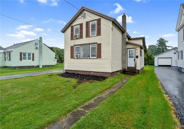Photo 2 of Single family home for sale at 250 E Hoard St, Watertown, NY 13601 | MLS# S1702854 | Listing updated on 2026-08-18