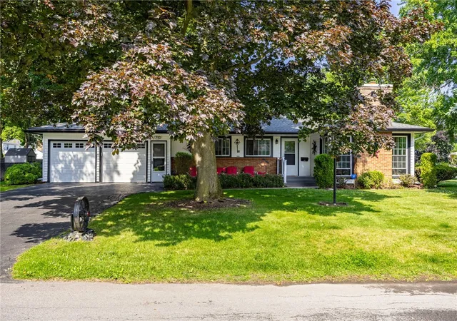 Photo 3 of Sale Pending at 77 Willowen Dr, Rochester, NY 14609 | MLS# R1703022 | Listing updated on 2026-08-07