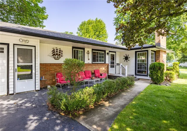 Photo 4 of Sale Pending at 77 Willowen Dr, Rochester, NY 14609 | MLS# R1703022 | Listing updated on 2026-08-07