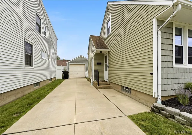 Photo 4 of Sale Pending at 114 Sherwin Dr, Tonawanda, NY 14150 | MLS# B1700026 | Listing updated on 2026-08-25