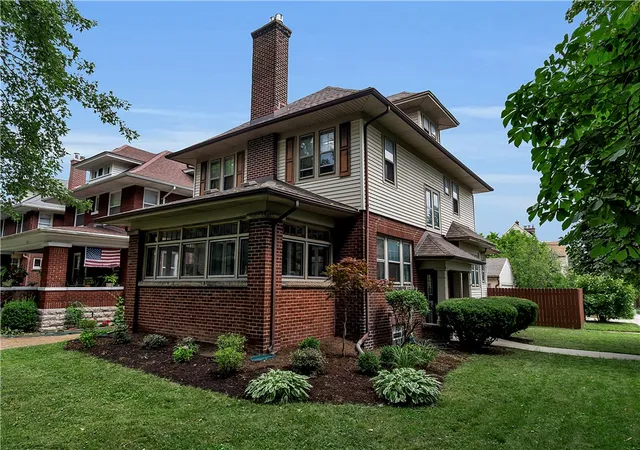 Photo 2 of Sale Pending at 127 University Ave, Buffalo, NY 14214 | MLS# R1703083 | Listing updated on 2026-08-18