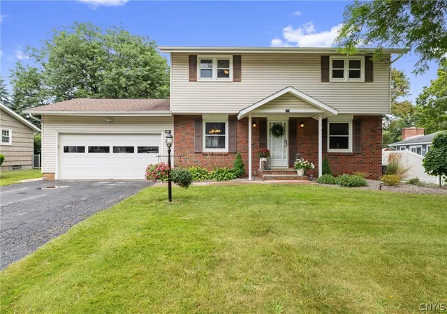 Photo 1 of Sale Pending at 113 Thornton Cir N, Camillus, NY 13031 | MLS# S1701214 | Listing updated on 2026-08-08