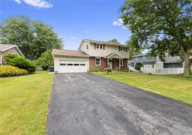 Photo 3 of Sale Pending at 113 Thornton Cir N, Camillus, NY 13031 | MLS# S1701214 | Listing updated on 2026-08-08