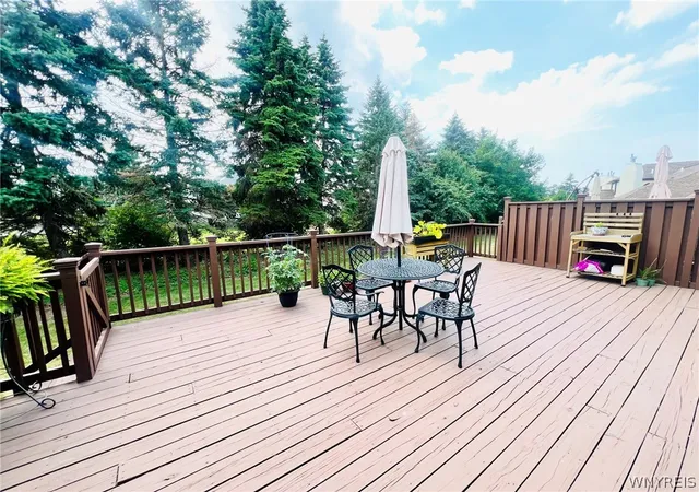 Photo 2 of Sale Pending at 10 Pinegrove Ct, Hamburg, NY 14075 | MLS# B1703025 | Listing updated on 2026-08-18
